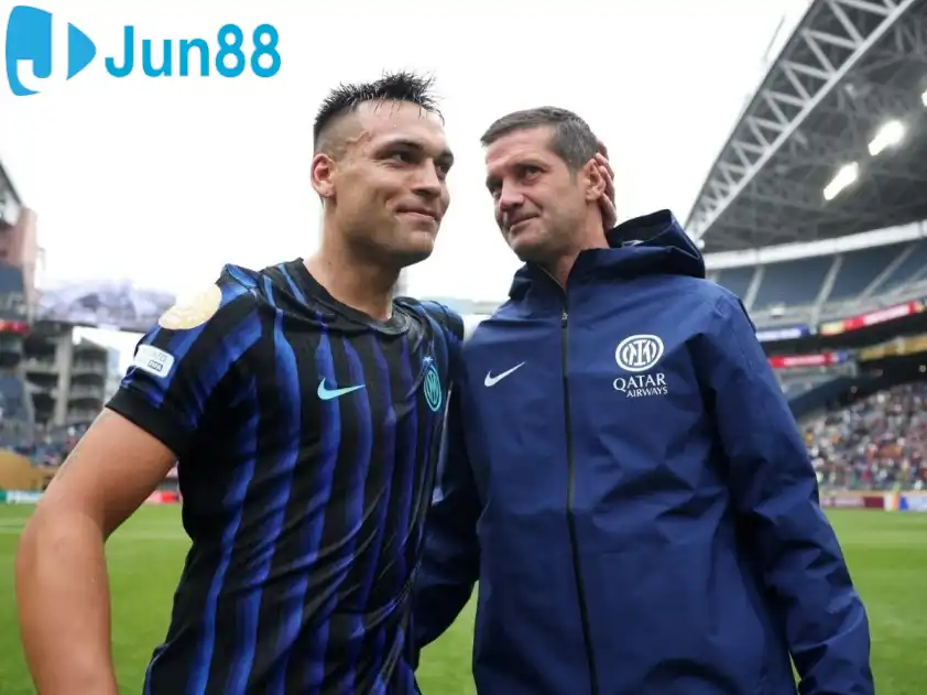 HLV Chivu được kỳ vọng sẽ giúp Inter Milan đòi lại ngôi vương từ tay Napoli (Ảnh: Revsports) HLV Chivu được kỳ vọng sẽ giúp Inter Milan đòi lại ngôi vương từ tay Napoli (Ảnh: Revsports)